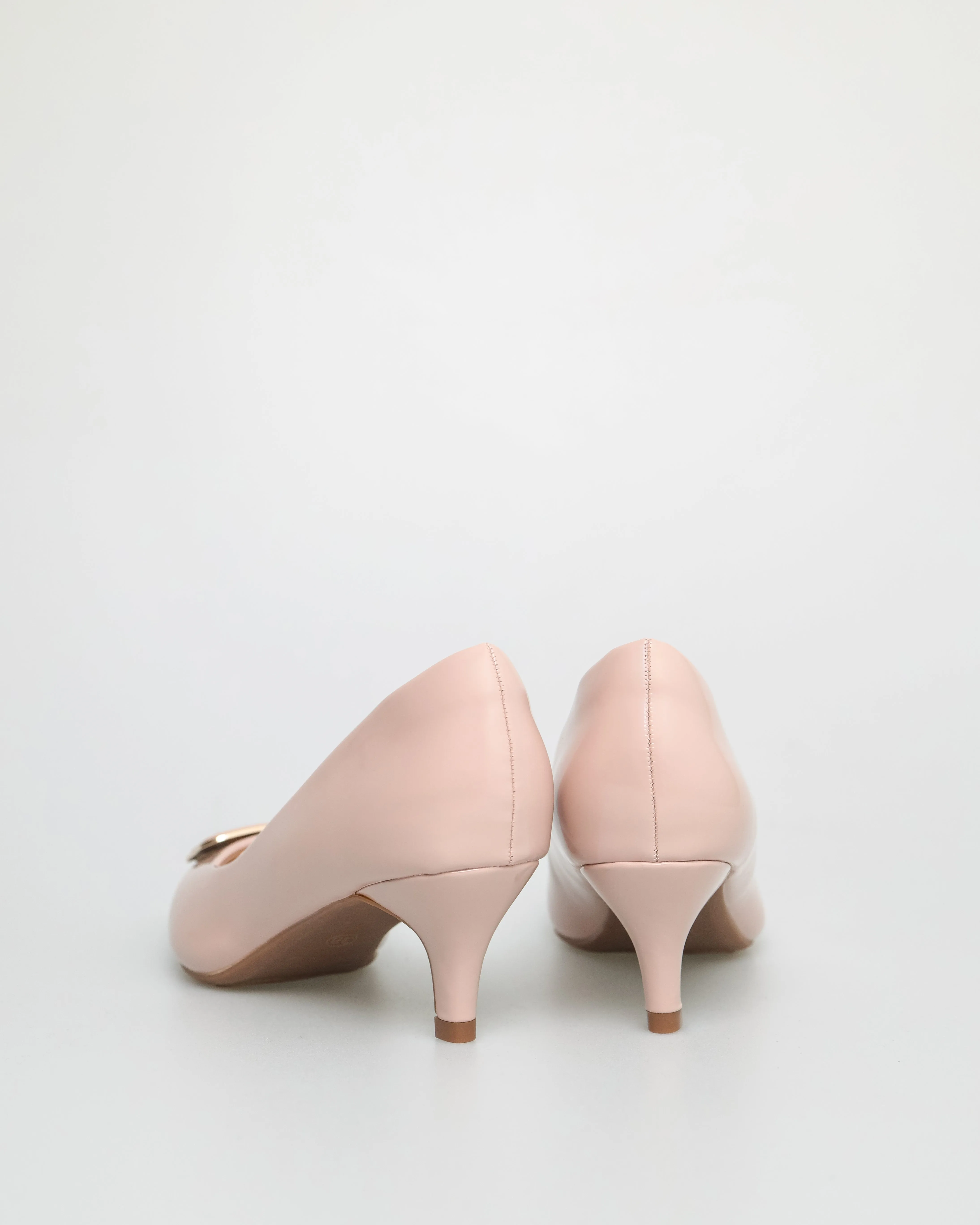 Tomaz NN324 Ladies Matte Emblem Kitten Heels